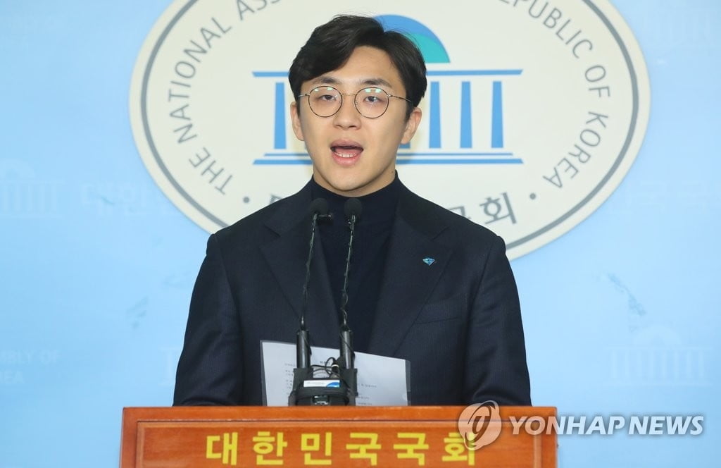 "가스라이팅 당했다" 미투·여혐 논란 원종건, 10시 기자회견