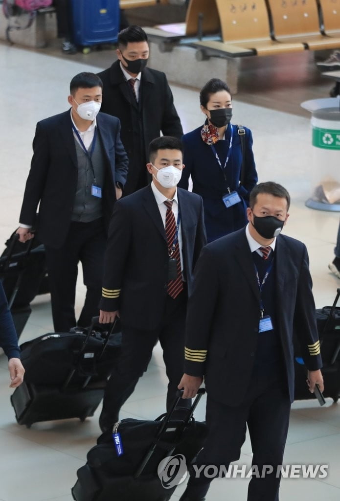 국토부, 승무원 마스크 착용, 중국→전 노선 확대 지침