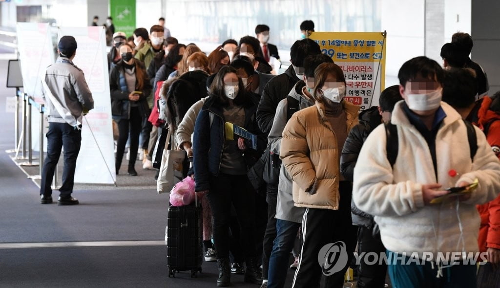 `中 우한` 단체 관광객, 설연휴 서울 면세점 2곳 들렀다