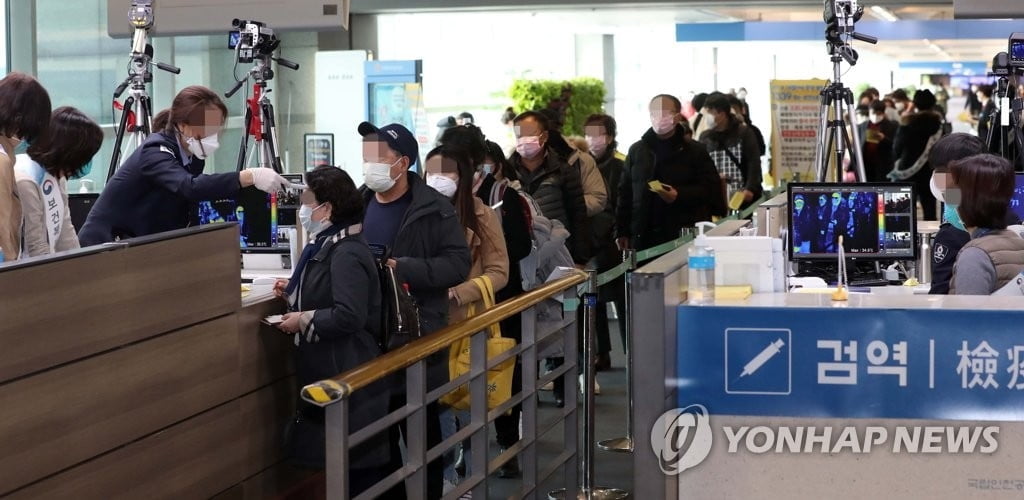 `中 우한` 단체 관광객, 설연휴 서울 면세점 2곳 들렀다