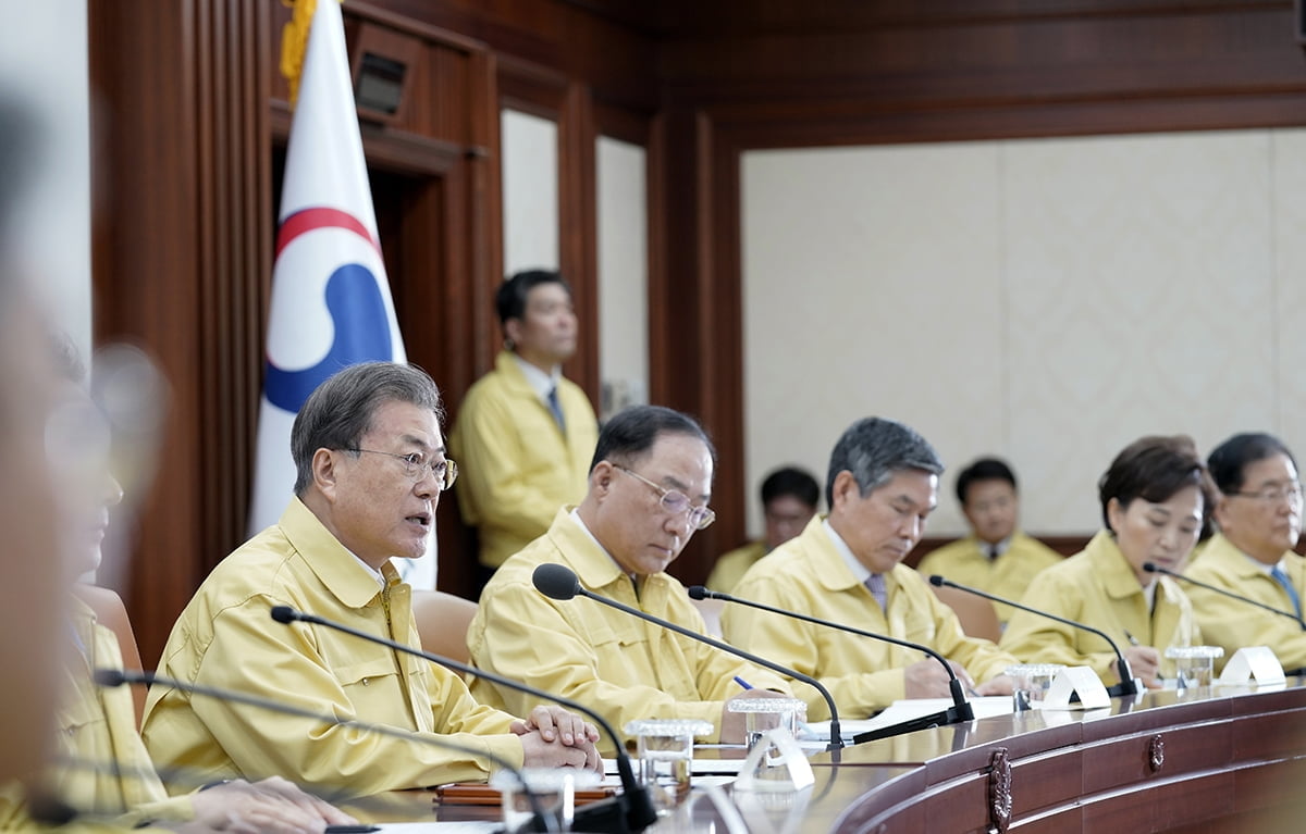 문 대통령 "국민안전에는 타협 없어…모든 상황 대비"