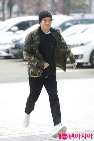 [TEN PHOTO]김성오 &#39;달려라 출근길!&#39;