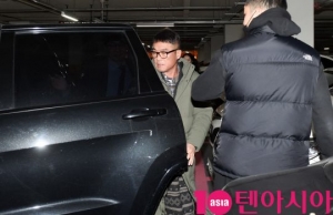 [TEN PHOTO]김건모 &#39;강남서 경찰 소환조사 왔어요&#39;