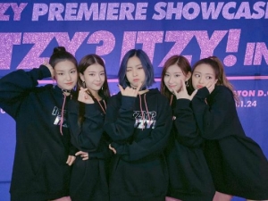 ITZY, LA 뜨겁게 달궜다… 첫 미주 투어 성공적 출발