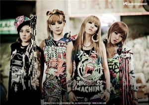 2NE1, 월드투어 < NEW EVOLUTION > 개최