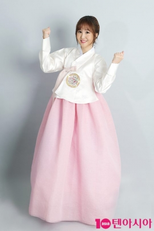 [TEN PHOTO]윤수현 &#39;경자년 복 많이 받으세요!&#39;