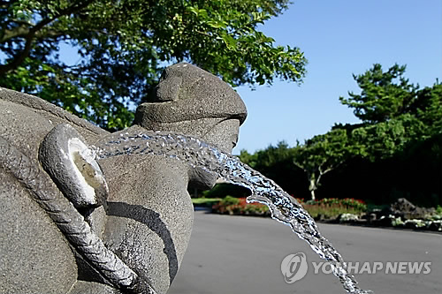 [줌in제주] 대기업들 '황금알 낳는 거위, 제주 물 자원을 잡아라'