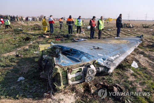 美·캐나다 "추락 우크라 여객기, 이란 미사일에 우발적 피격"