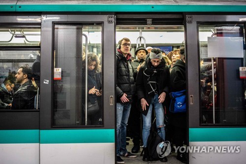 프랑스 파리 지하철파업 중단…대중교통 정상화 전망