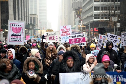 미 주요 도시서 4번째 '여성행진'…워싱턴·뉴욕서 수천명 참가