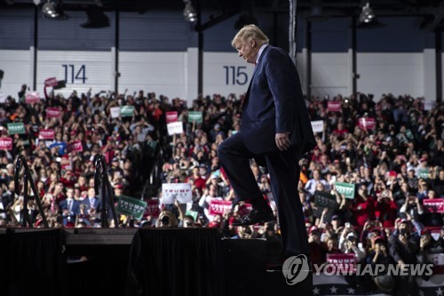 트럼프 재선캠프, '이란 공습 홍보' 페이스북 광고 1천건 쏟아내