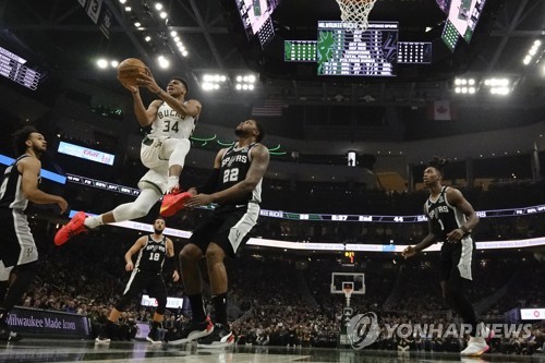 NBA 아데토쿤보, 자유투도 정상급…밀워키 5연승(종합)