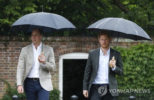 영국 여왕, 손자 해리 왕자 부부 '독립선언' 수용키로(종합)