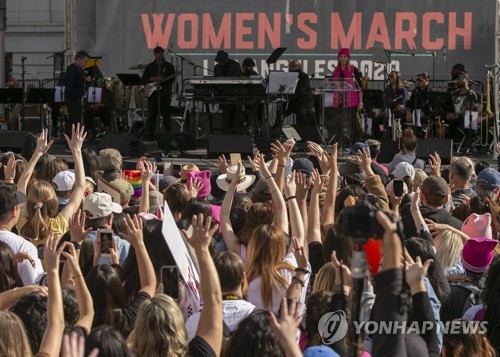 미 주요 도시서 4번째 '여성행진'…워싱턴·뉴욕서 수천명 참가