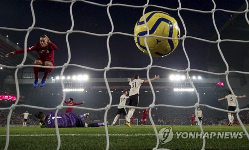 리버풀, 맨유 2-0으로 완파…파죽의 22경기 무패 행진