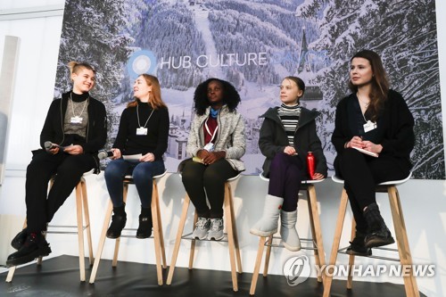 보도사진서 흑인 환경운동가만 삭제한 미 언론…'인종차별' 논란