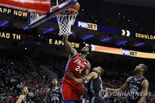 NBA '슈퍼 루키' 윌리엄슨, 첫 원정 경기서 14점·9리바운드