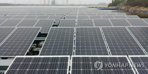 전북 환경단체 "수질 오염 가중하는 새만금 수상 태양광 반대"