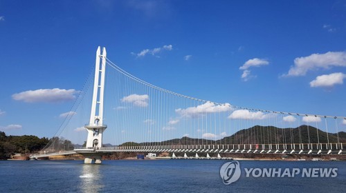 [통통 지역경제] 국내 최장 예당호 출렁다리 지역경제 효자노릇 톡톡