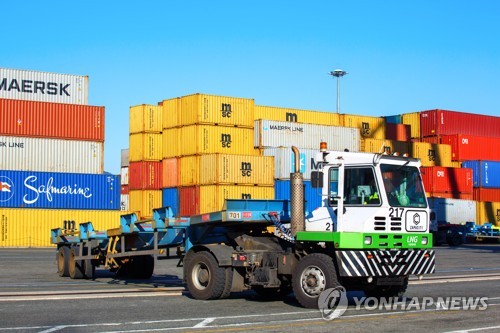 부산항 경유 야드 트랙터 100대 LNG 전환' 미세먼지 저감 차원'