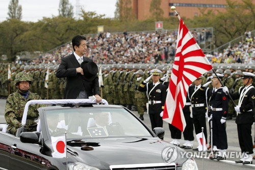 아베는 '전쟁 가능 국가' 의욕…나루히토 일왕은 "세계인 행복"