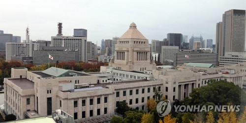 지지율 떨어진 아베, 중의원 해산할까…시기·총선결과 주목
