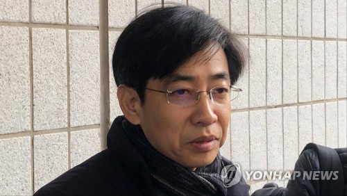 법원 "압수수색 적법했나"…'불법촬영' 김성준 전앵커 선고연기