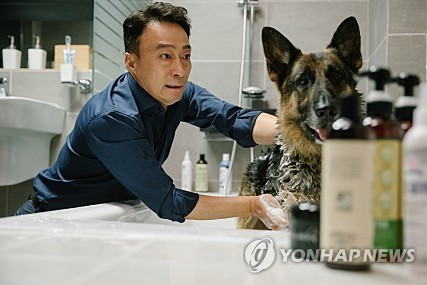 설 연휴 한국 영화 삼파전…코미디 vs 정치 드라마