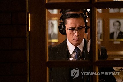 '남산의 부장들', 코미디영화 제치고 설 극장가 1위