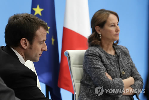 마크롱 대통령 '연금개혁' 공개비판한 루아얄 특임대사 해임