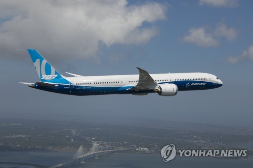 "보잉, 787드림라이너 추가감산 검토"…737맥스 운항은 청신호?(종합)
