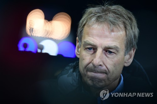 독일 '축구영웅' 클린스만, 베를린 감독 맡고도 벤치 못 앉을 판