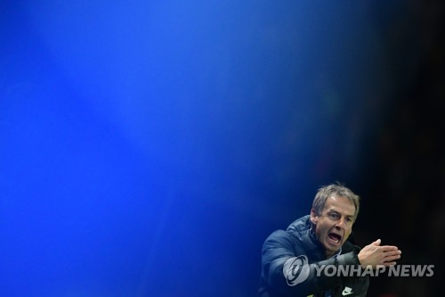독일 '축구영웅' 클린스만, 베를린 감독 맡고도 벤치 못 앉을 판