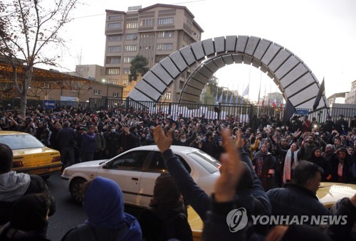 이란, '여객기 격추' 애도집회 참석 영국대사 체포했다 석방(종합2보)