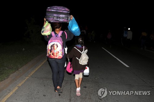 "험난해도 간다"…중미 온두라스 캐러밴 1천명 미국행 시작