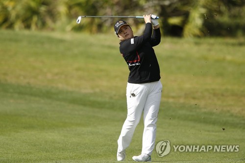 박인비, LPGA 투어 시즌 개막전 3라운드 2타 차 선두