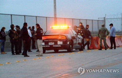 미국 입국 막힌 멕시코 30대 남성, 국경 다리서 극단적 선택