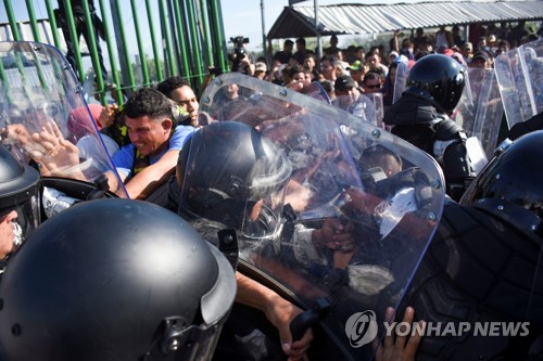 멕시코, 미국행 캐러밴 북상 저지…과테말라 국경서 발 묶어