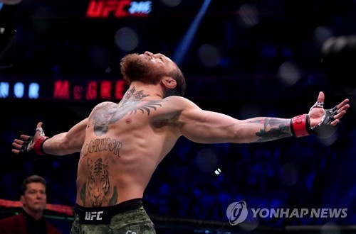 UFC 맥그리거 "역사를 만들었다"…세로니에게 40초 TKO승(종합)