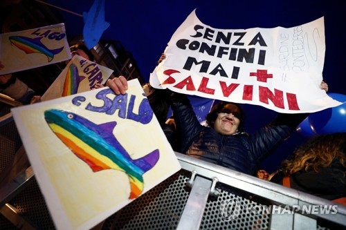 이탈리아 볼로냐서 '반극우' 정어리운동 수만명 대규모 집회