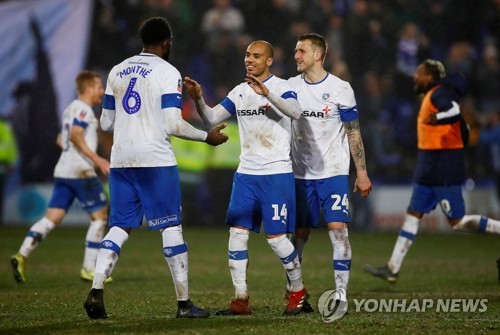 英축구 3부리그 트랜미어, FA컵서 왓퍼드 제압…맨유와 격돌