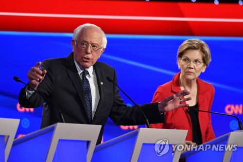 "샌더스, 워런에 '여성은 대통령 될 수 없어' 말해" 논란