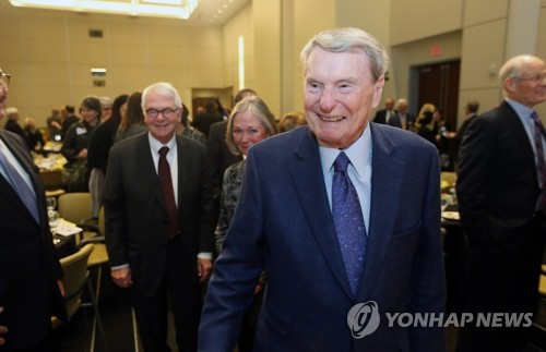 미국 대선토론 '베테랑' 사회자 겸 앵커 짐 레러 별세