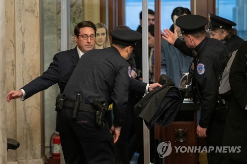 변론무대 선 트럼프 변호인단의 역공…24시간 중 2시간 '예고편'