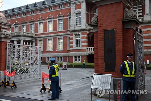 日정부 곤 주장 맞대응 '안간힘'…3개 국어 반박 회견문