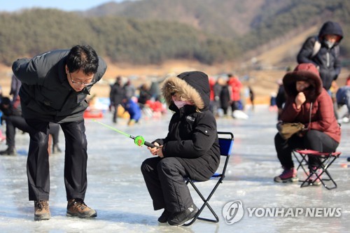 "추위야 고마워" 인제 빙어축제 D-2…"역대 최장 축제 즐겨요"