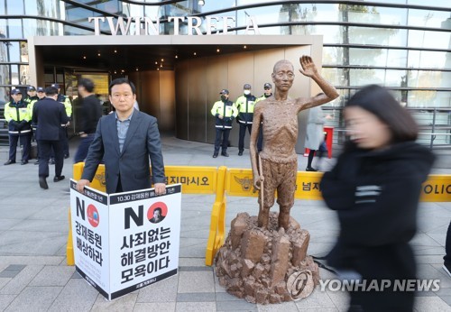 아베 "한국과 가치공유" 6년만에 말했지만 외무상은 독도 망언(종합)