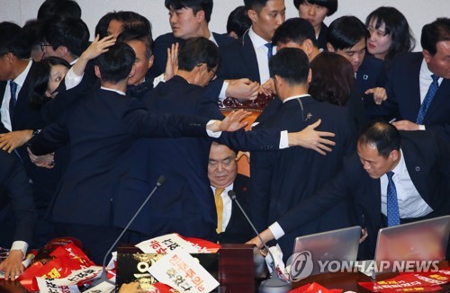 '국회경위 폭행 혐의' 김명연 의원 고발사건 경찰이 수사
