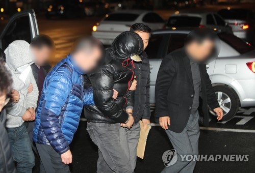 '얼굴 없는 천사' 성금 훔친 2명 구속…법원 "도망 염려"