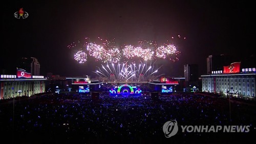 北, 올해도 대규모 새해맞이 축하공연…축포 터뜨리고 드론 날려(종합)